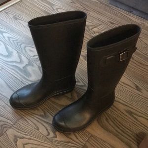 Black Kamik women’s rain boots (size 9)
